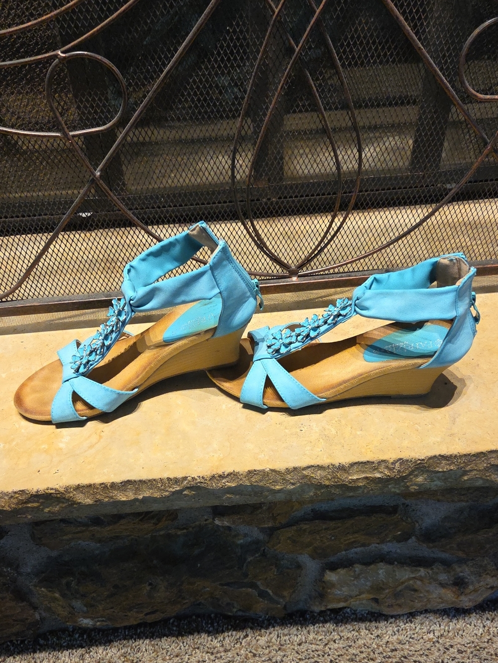 Patrizia Spring Step Teal Wedge T-strap Floral Jeweled Comfort Resort Shoes 7